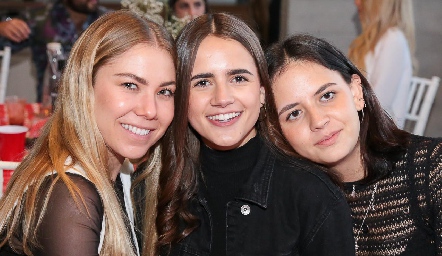  Mariana de Alón, Julia Bulle y Ana Elena Hernández.