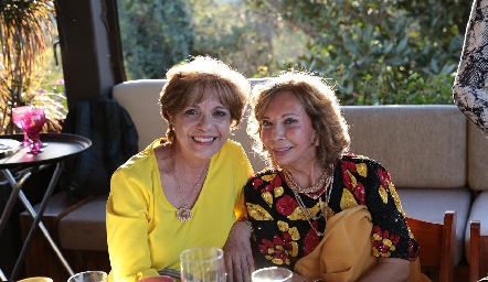  Coco Ortega y Carmela Alonso de Pérez.