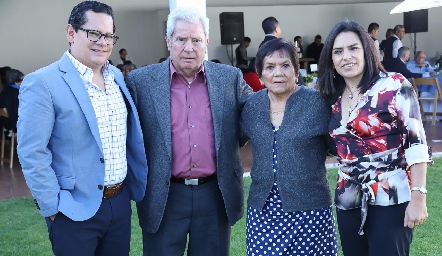  Sergio, Ricardo, Juanita y Lupita Quibrera.
