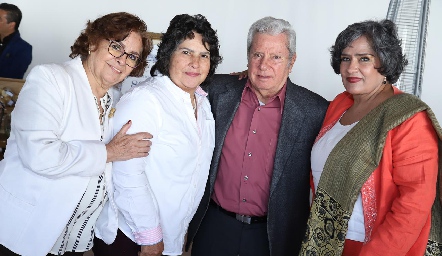  Rebeca, Gloria, Ricardo y Martha Quibrera.