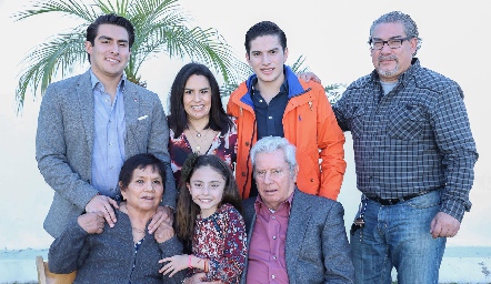  Familia Echavarría Quibrera con Juanita y Ricardo Quibrera.