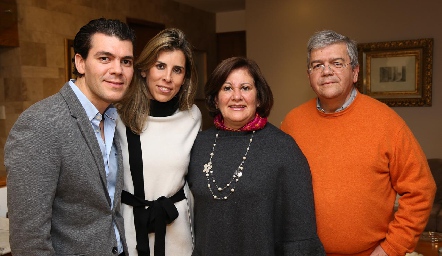  Diego Vivanco, Sara Guzmán, Chita Gómez y Fernando Vivanco.