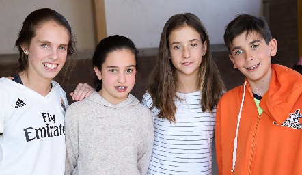  María José, Natalia, Camila y Daniel.