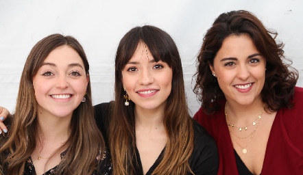  Jimena, Claudia y Ana Gaby .