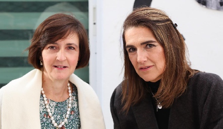  Mary Carmen Bárcena y Mónica Leiva.