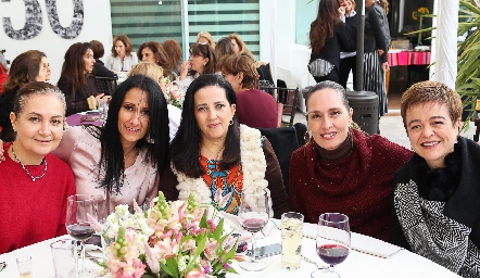  Laura Izaguirre, Patricia Rodríguez, Ana Irma Ramos, Sofía López y Gabriela Balbontín.