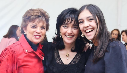  Lorena Maza, Marusa Maza y Julieta Contreras.