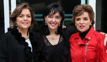  Conchita, Marusa y Lorena Maza.