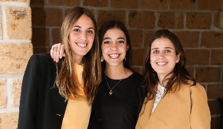  Verónica Martínez, Julieta Contreras y Vero Abud.