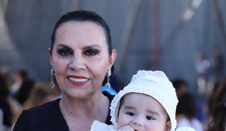  Franco con su abuela Yoya Galarza.