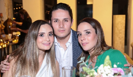  Paulina Tello, Agustín Castillo y Ximena Castillo.