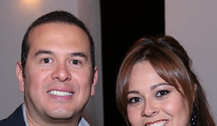  Edgar Castillo y Mahelet Arredondo.
