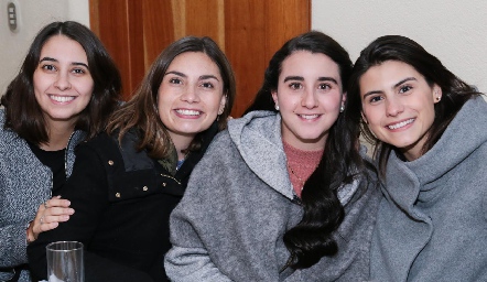  Sofía Leiva, Sofía Rodríguez, Claudette Villasana y Teresita Cadena.