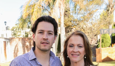  Mauricio Dibildox y su mamá Rocío Gómez.