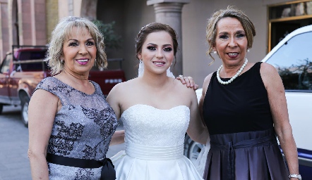  La novia con la familia Martínez Márquez.