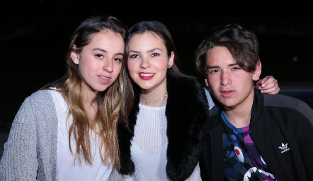  Camila Gallegos, Renata Acevedo y Sebastián Roa.