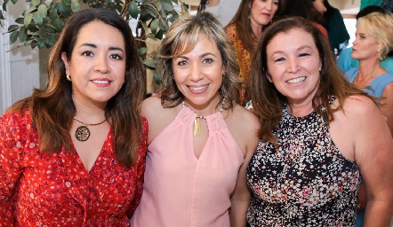  Sirenia Moreno, Maggie Portillo y Nancy Fuentes.