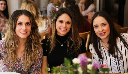  Daniela Pérez, Mónica Guillén y Bertha Flores.