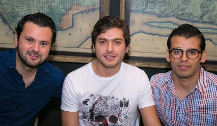  Yuri Mézquida, Andrew Delgado e Isaac Somohano.