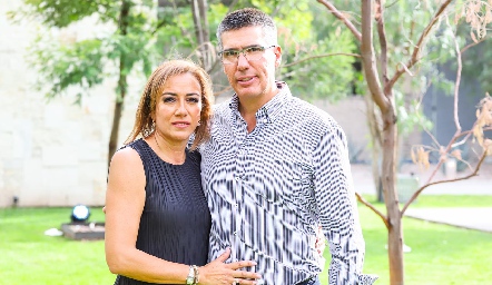 Karina Ramos de Alcalde y Mauricio Alcalde.