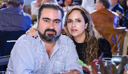 Juan José Leos y Patricia Estrada.