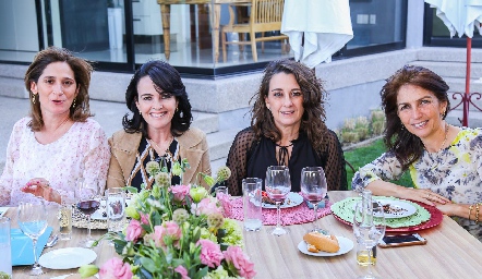  Mónica Leal, Lourdes Gómez, Gloria Martínez y Claudia Canales.