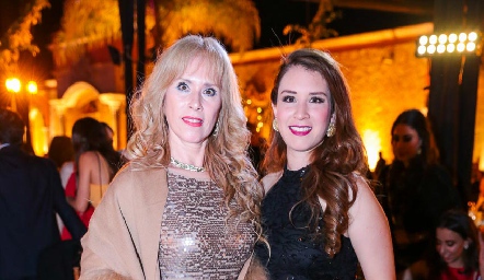  Linda Castillo y Karla Puente.