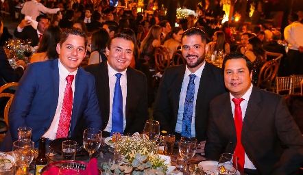  Buenos amigos.
