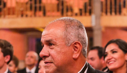  Eduardo Estrada, papá de la novia.