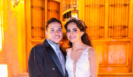  Enrique Gaviño y Claudia Estrada ya son esposos.