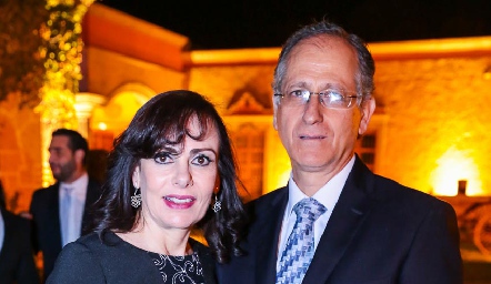  Alicia Gallegos y Víctor Medlich.