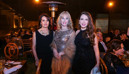  Mary Carmen López, Linda Castillo y Karla Puente.