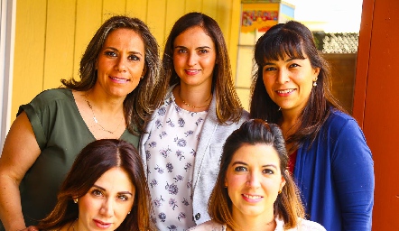  Michelle Zarur, Ana Isabel Navarro, Sofía Díaz de Sandi, Montse Orozco y Miriam Campos.