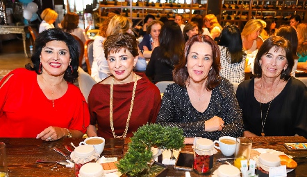  Diana Reyes, Samira Mustre, Lourdes Alcalde y Maggie Jourdain.