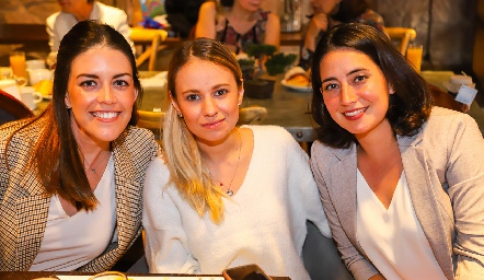  Daniela Pérez, Pau López y Cristina Mendizábal.