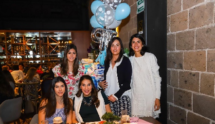  Paty Gómez, Magda Foyo, Adriana Torres, Mariana Palazuelos y Ceci Castelo.