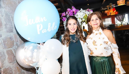  Ceci con su mamá Luchi Castelo.