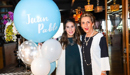  Ceci con su suegra Licha Abella.