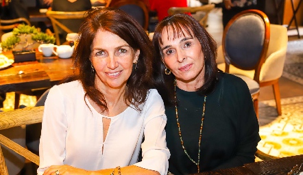  Claudia Canales y Susana Rangel.