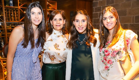  Mariana Palazuelos, Luchi y Ceci Castelo y Paty Gómez.