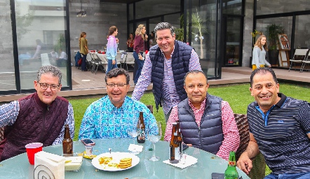  Amigos.