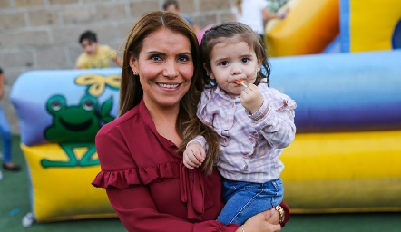  Elena Saucedo e Isabela.