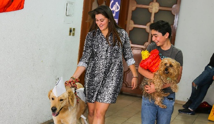 Mariana Gómez, Pablo Córdova, Lorenzo y Chacho.