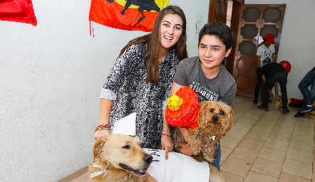  Mariana Gómez, Pablo Córdova, Lorenzo y Chacho.