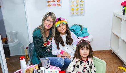  Mariana Berrones, María Emilia y Renata.