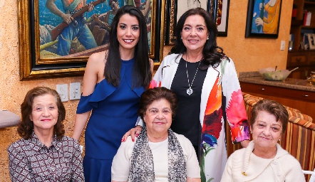  Gaby Carrillo, Marcela Nava, Pilar Nava, Tití Nava y Chelo Nava.
