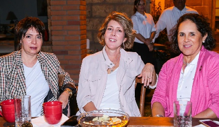  Rocío Martínez, Clarisa Castañeda y Beatriz Treviño.