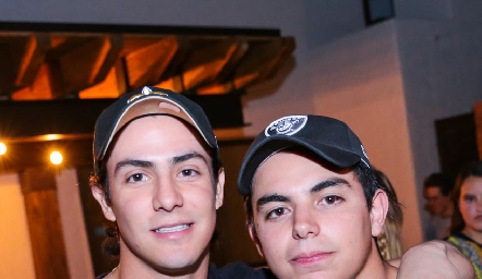  Juan Carlos Castillo y Arturo Guzmán.