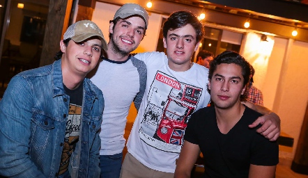  Pato Rodríguez, Marcelo Navarro, Rodrigo Abud y Rafa Villanueva.