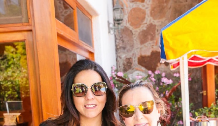  La pequeña Macarena, Fernanda Castillo y Mary Carmen López.